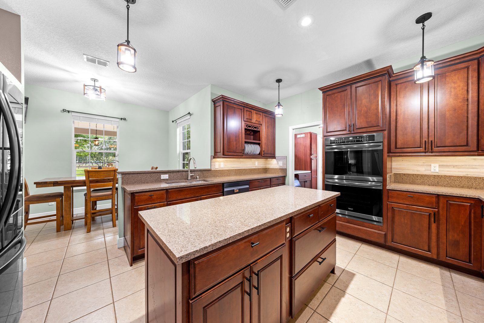 Kitchen and breakfast area